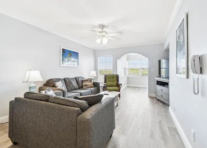Waterfront Resort-style 3 Min To Beach! Apartamento