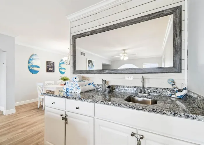 Waterfront Resort-style 3 Min To Beach! Apartamento *