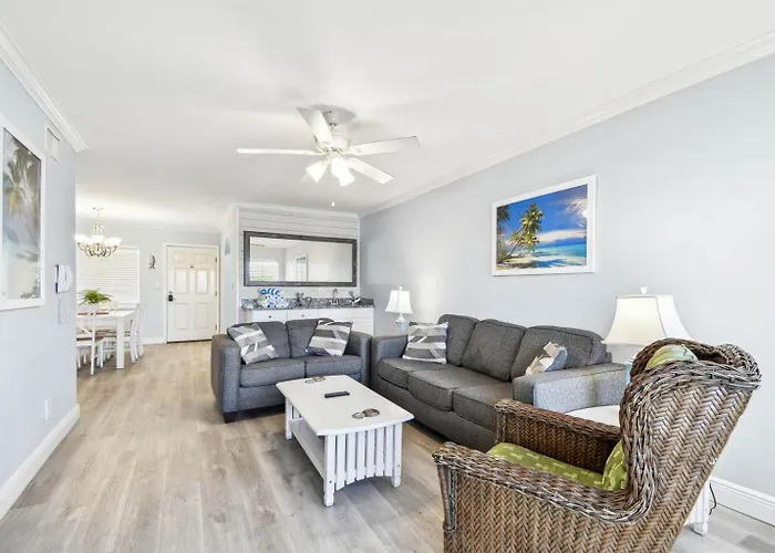 Waterfront Resort-style 3 Min To Beach! Clearwater Beach