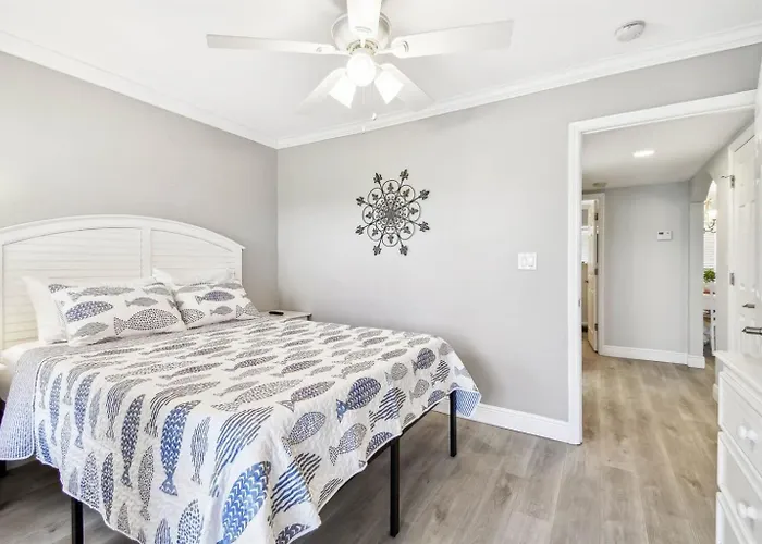 Waterfront Resort-style 3 Min To Beach! *