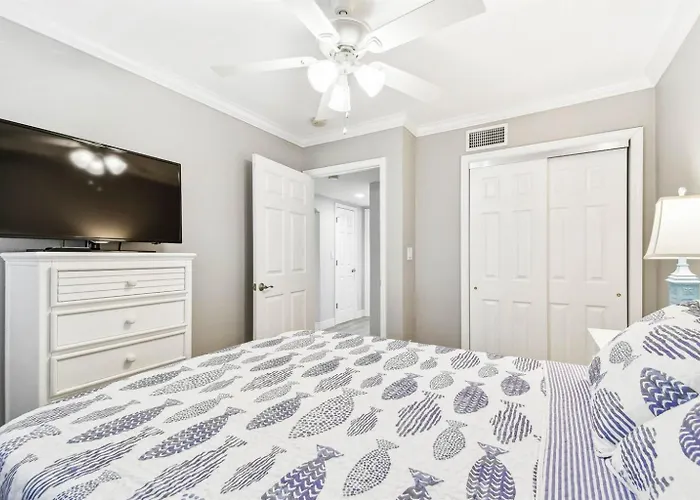 Waterfront Resort-style 3 Min To Beach! Clearwater Beach
