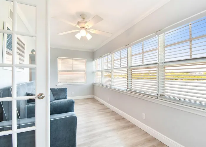Waterfront Resort-style 3 Min To Beach! * Clearwater Beach