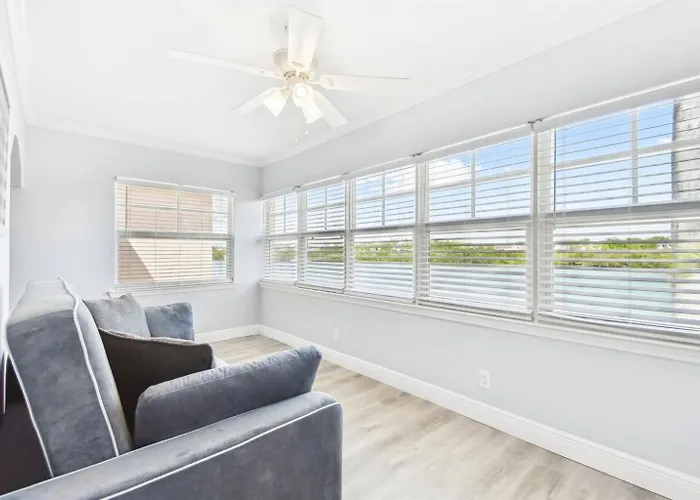 Waterfront Resort-style 3 Min To Beach! Clearwater Beach