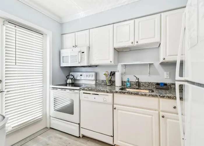Waterfront Resort-style 3 Min To Beach! Clearwater Beach