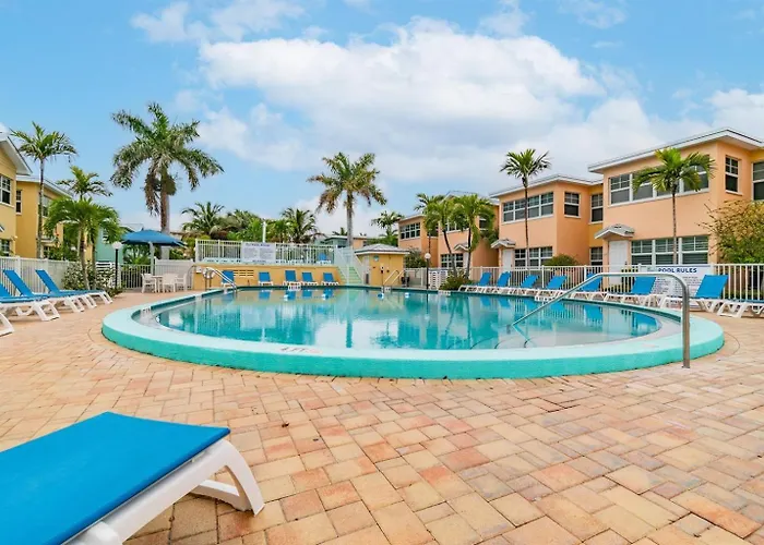 Waterfront Resort-style 3 Min To Beach! Clearwater Beach