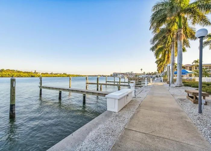 Waterfront Resort-style 3 Min To Beach! Apartamento *