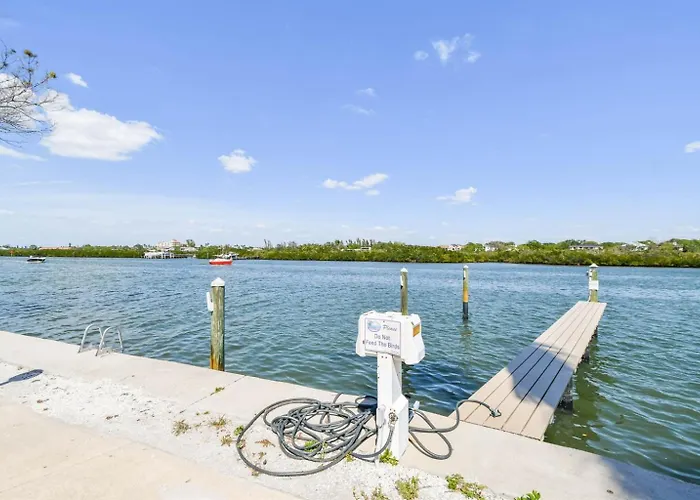 Waterfront Resort-style 3 Min To Beach! * Clearwater Beach