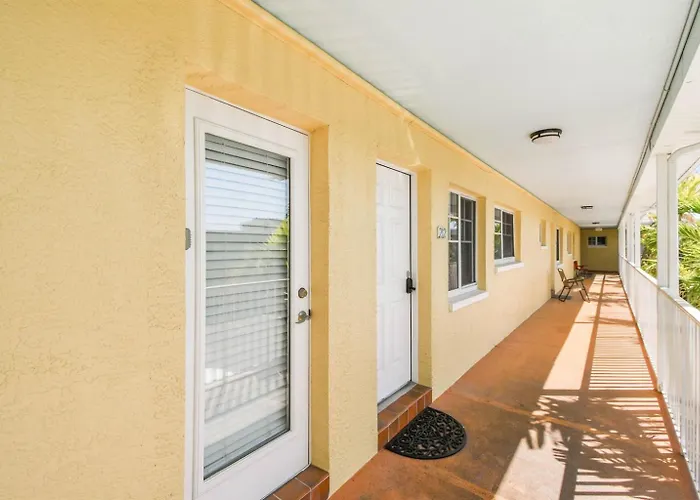Waterfront Resort-style 3 Min To Beach!