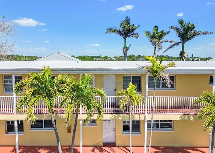 Waterfront Resort-style 3 Min To Beach! * Clearwater Beach
