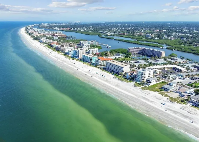 Waterfront Resort-style 3 Min To Beach! Clearwater Beach